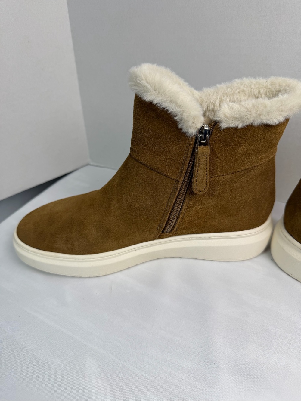 Marc Fisher women’s leather Foggie trimmed booties in Dark Natural 8 EUC - Picture 6 of 16